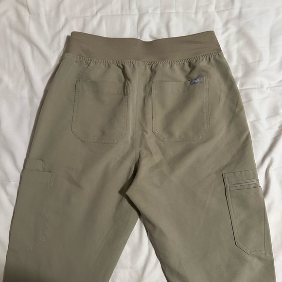 FIGS High Waisted Yola Skinny Scrub Pants Tan Nude Latte Size Medium - Picture 10 of 12